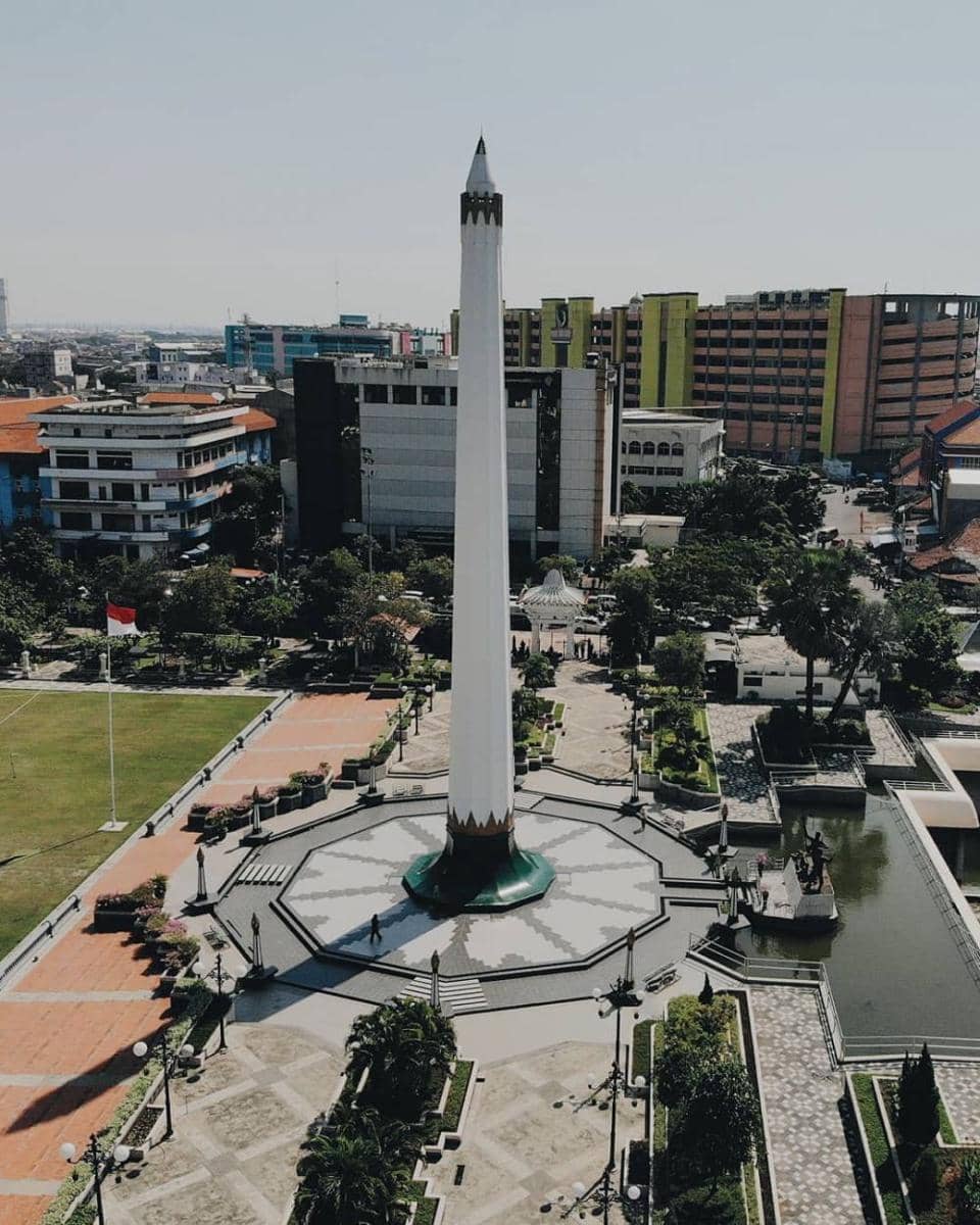 Tugu Pahlawan. instagram.com/@pelampiasan_pras