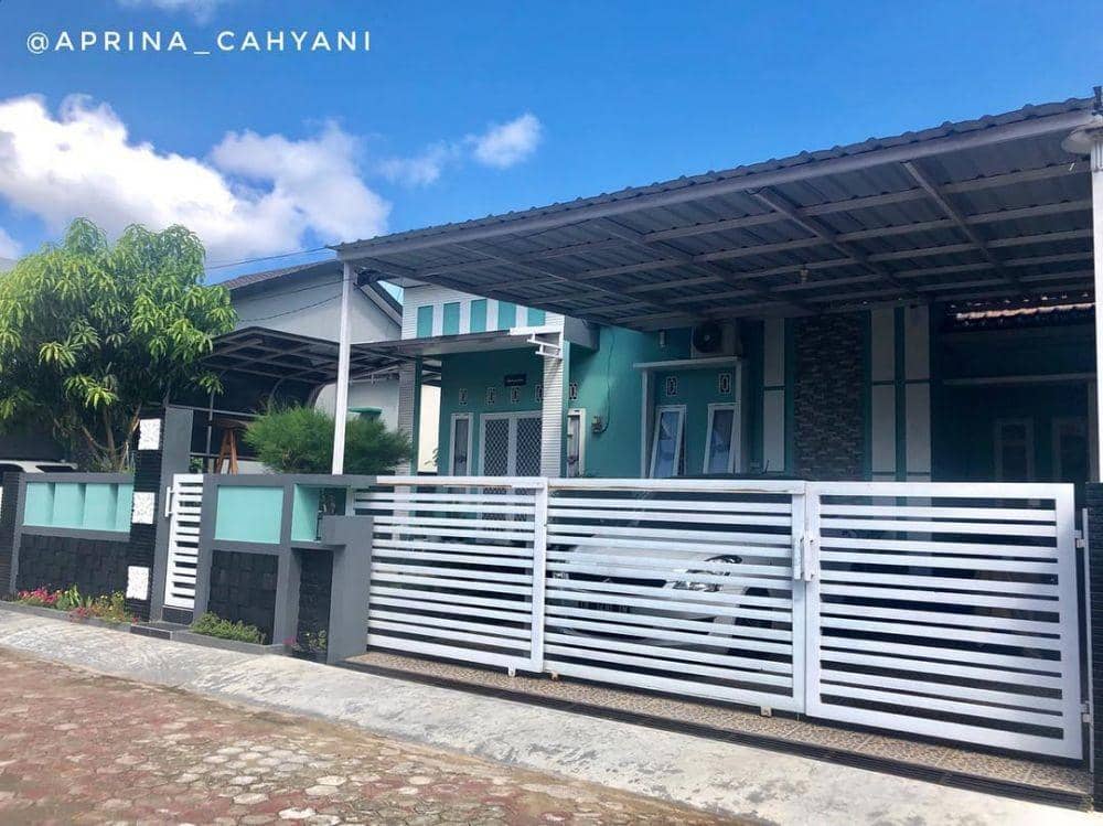 instagram.com/aprina_cahyani