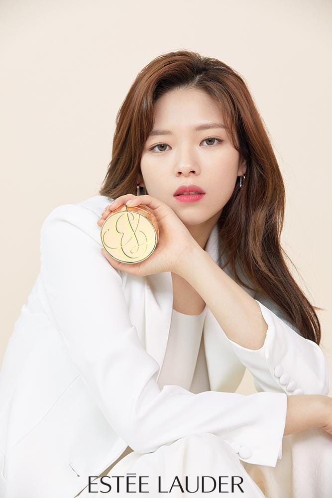 twitter.com/JYPETWICE