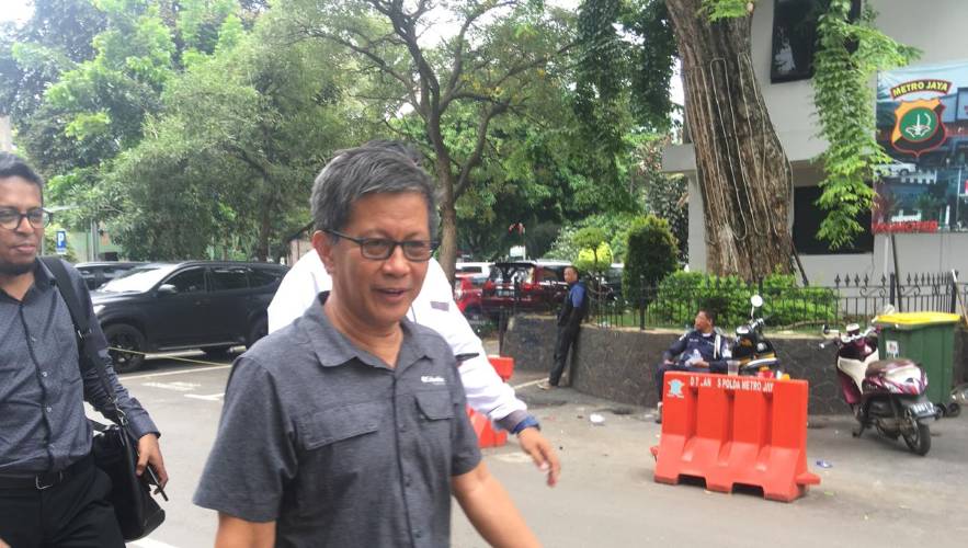 Rocky Gerung saat diundang Polda Metro Jaya untuk menjadi saksi kasus hoaks Ratna Sarumpaet. (IDN Times/Fitang Budhi Adhitya)