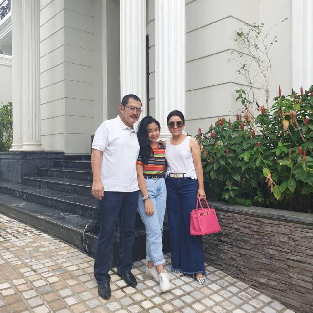 Instagram.com/mayangsaritrihatmodjoreal