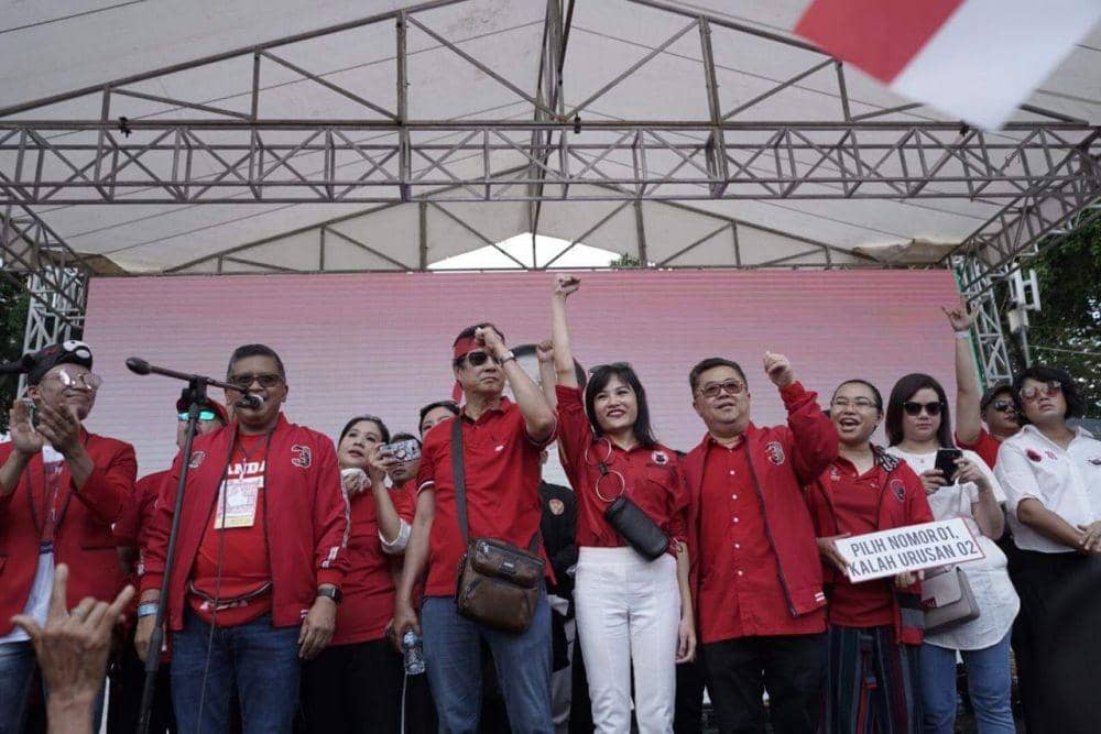 Facebook.com/regina.vianney