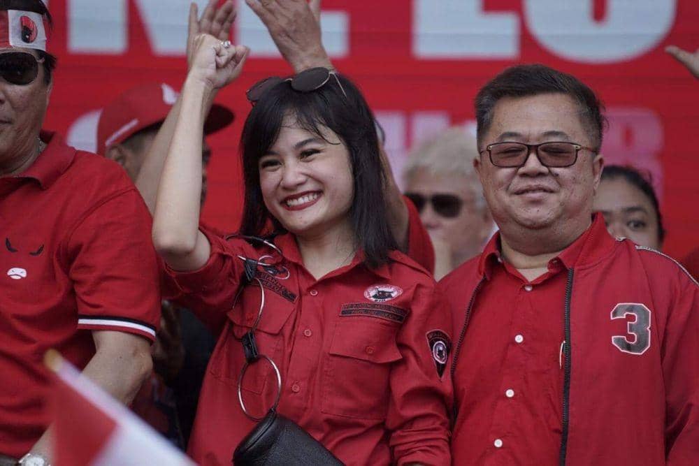 Facebook.com/regina.vianney