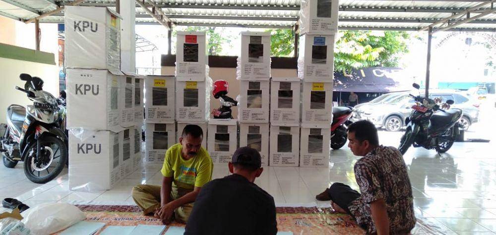 Aktivitas di KPU Bantul jelang pemilu serentak. IDN Times/Daruwaskita