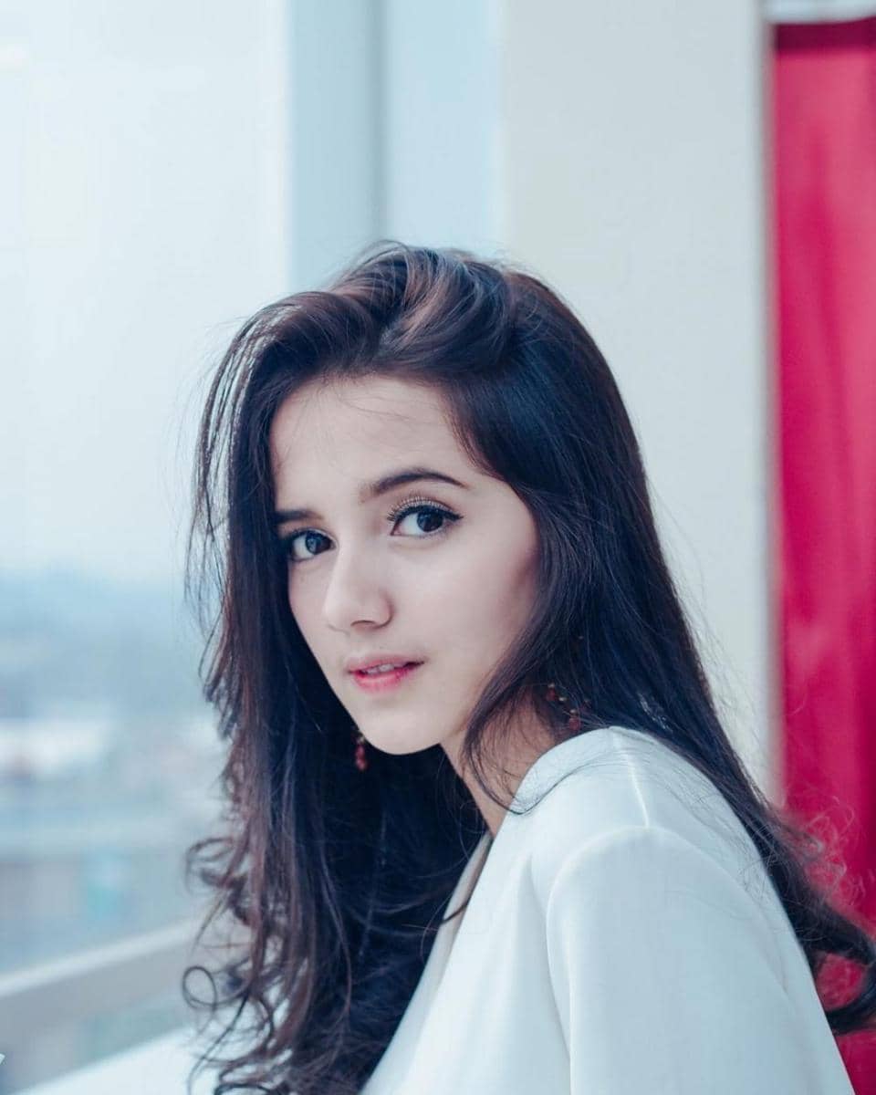 Instagram.com/rhesmanissa_