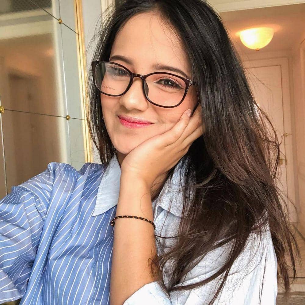 Instagram.com/rhesmanissa_