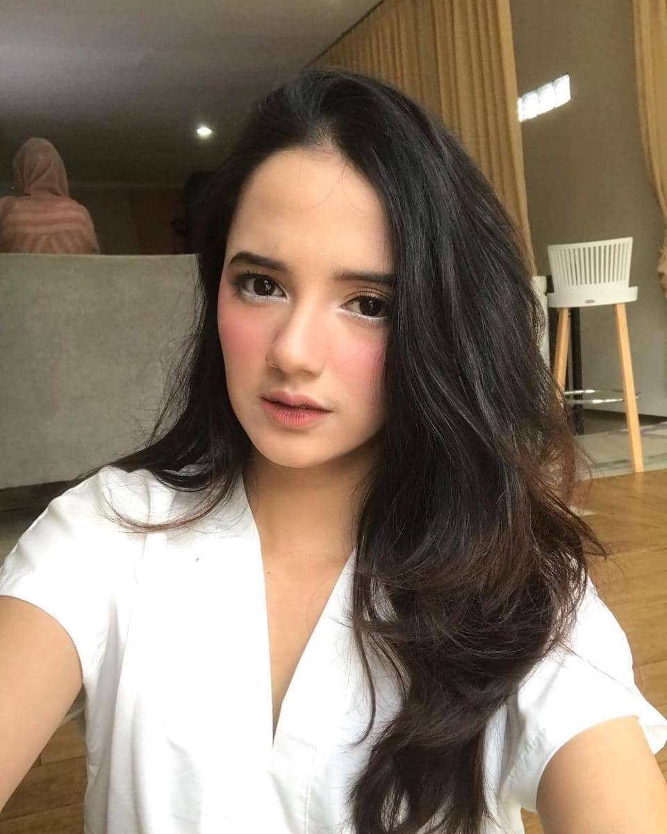 Instagram.com/rhesmanissa_