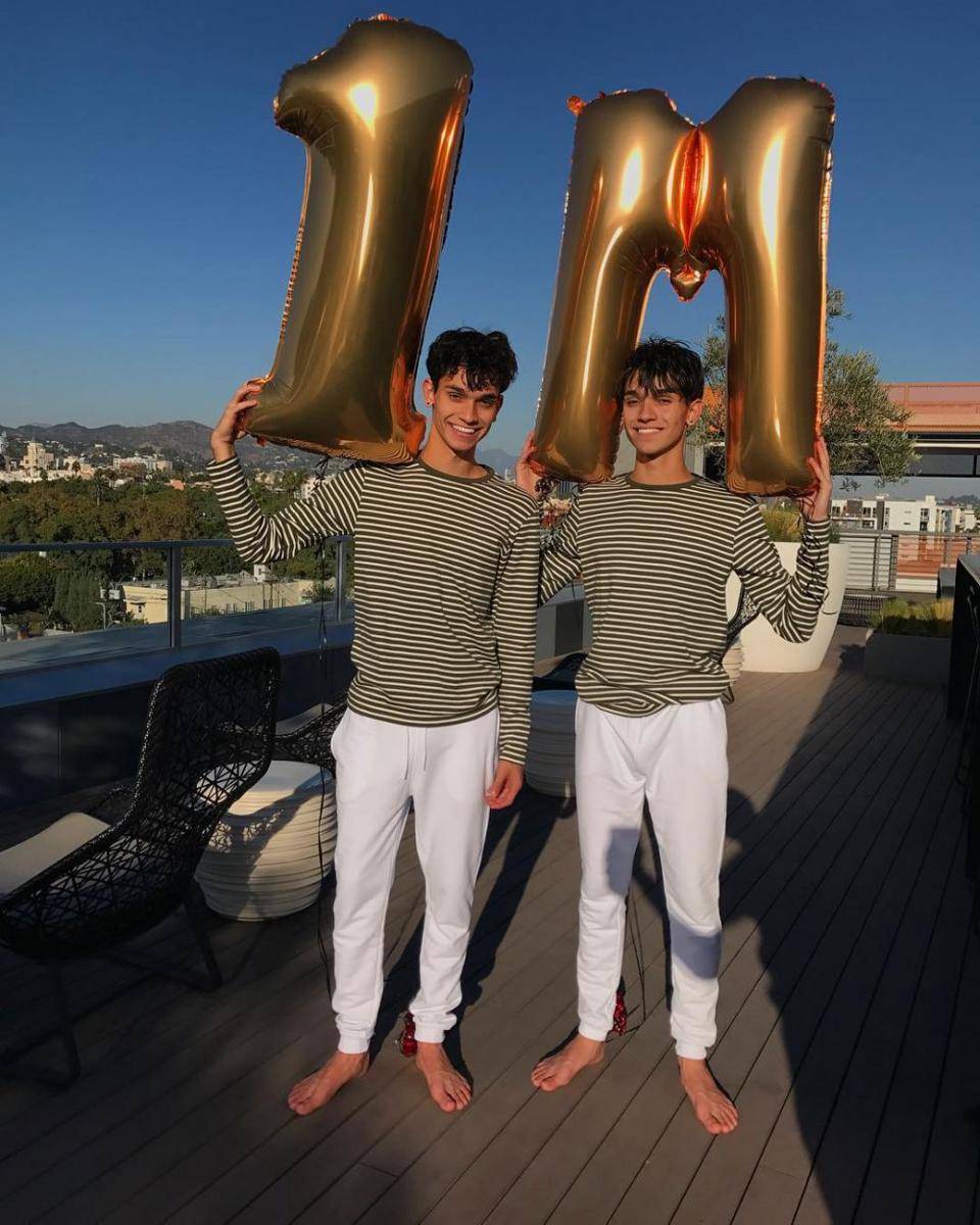 instagram.com/dobretwins
