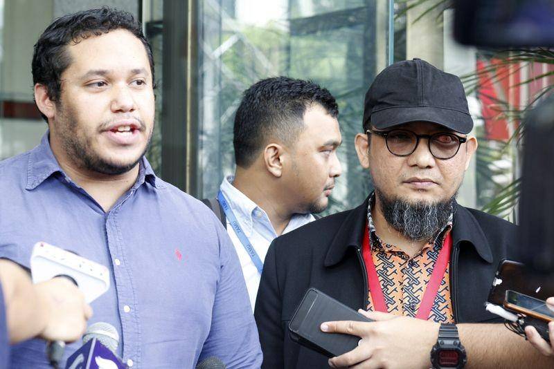 Manajer Advokasi Amnesty International Asia Pasifik Francisco Bencosme didampingi Novel Baswedan. (ANTARA/Yulius Satria Wijaya)
