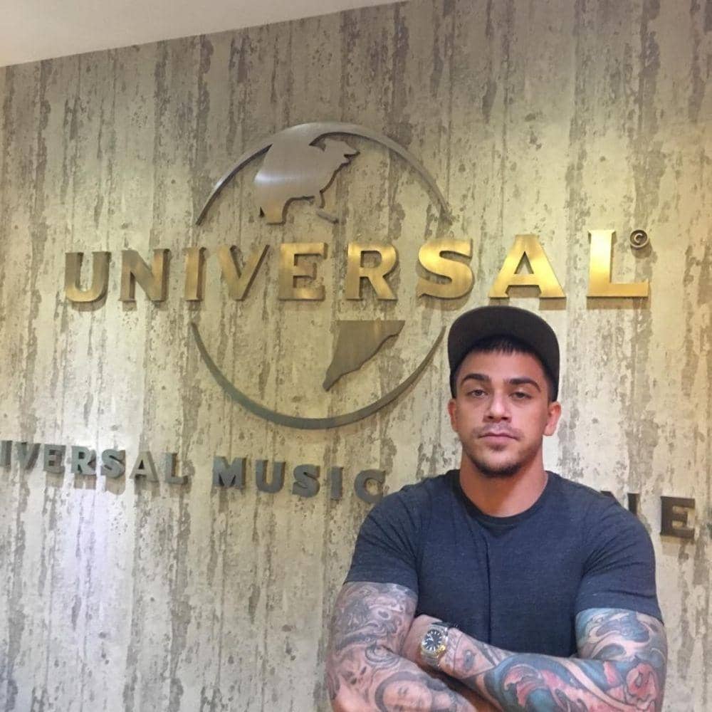 instagram.com/ayukhadijahazhari