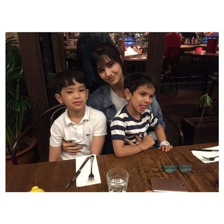 instagram.com/kareenakaur.c/