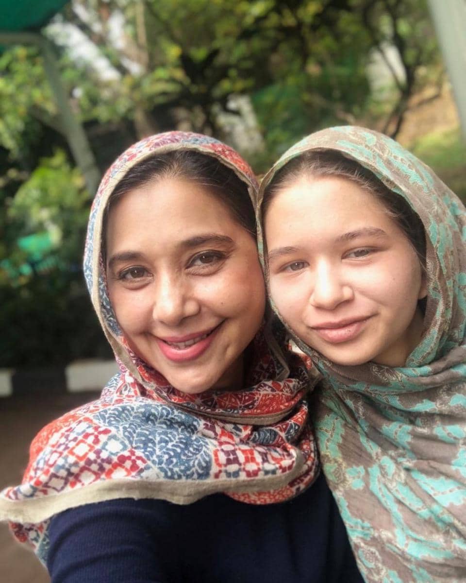 instagram.com/ayukhadijahazhari