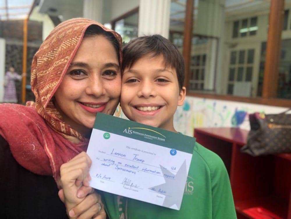 instagram.com/ayukhadijahazhari