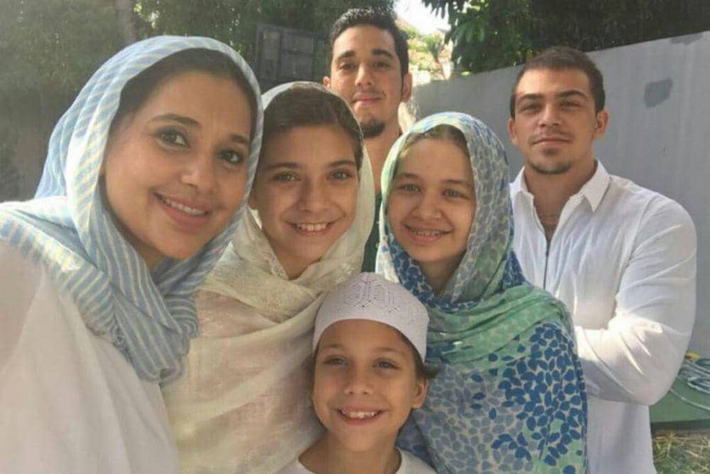 Menikah Tiga Kali, Ini Potret Harmonis Ayu Azhari dan 6 Orang Anaknya