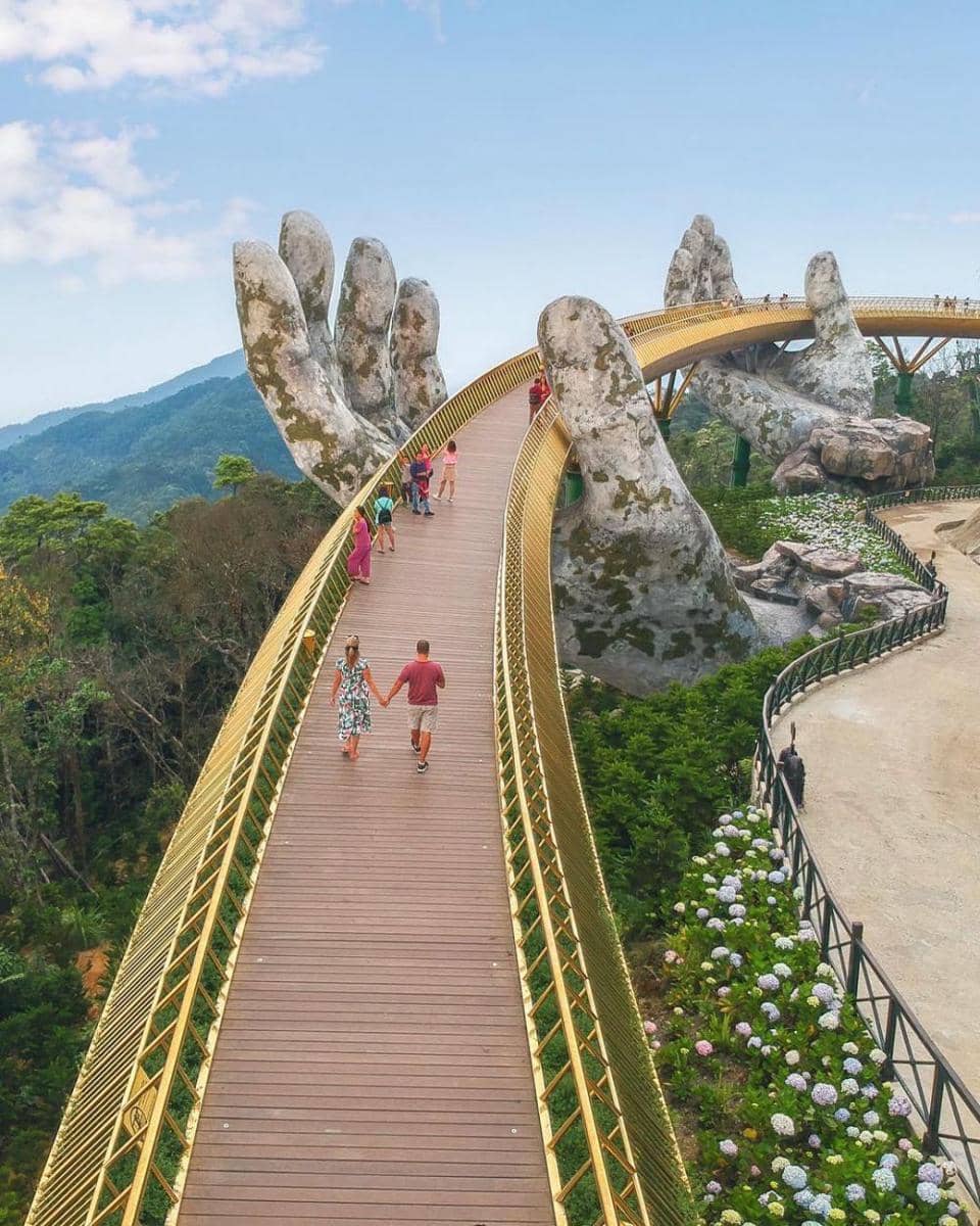 instagram.com/exploringasia_