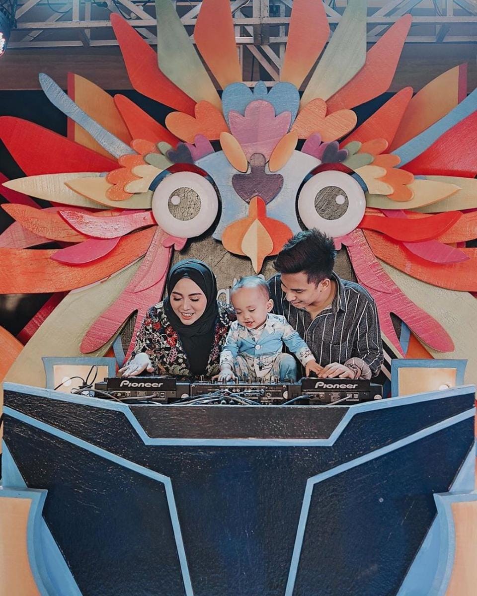 instagram.com/rachelvennya