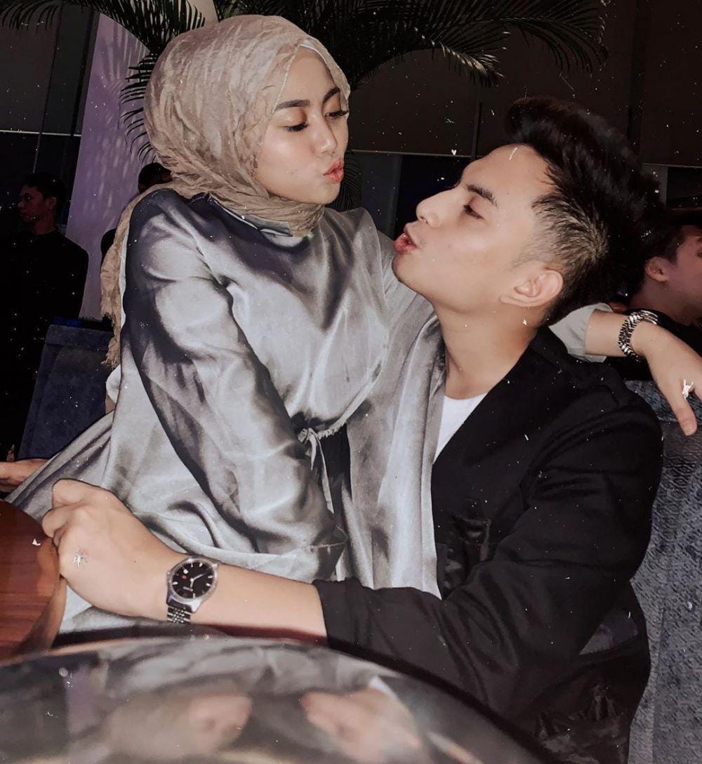 instagram.com/rachelvennya