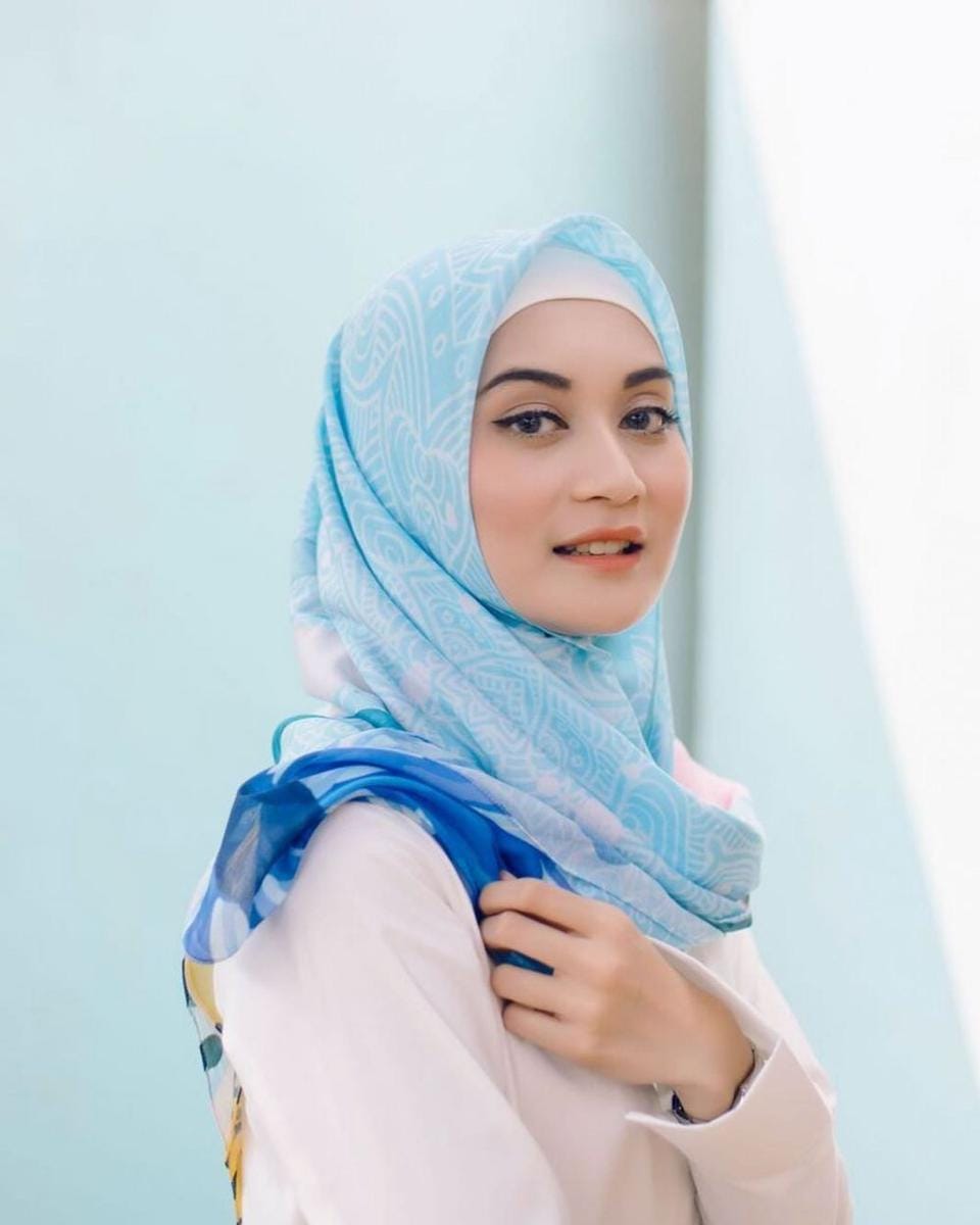 Instagram.com/ayupratiwi