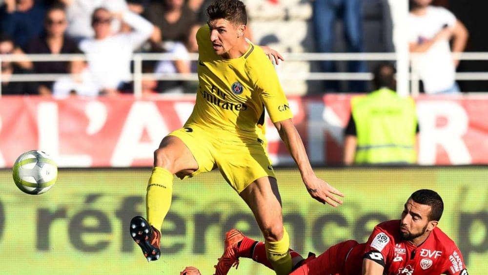 5 Bek Kanan Incaran Manchester United Pengganti Antonio Valencia