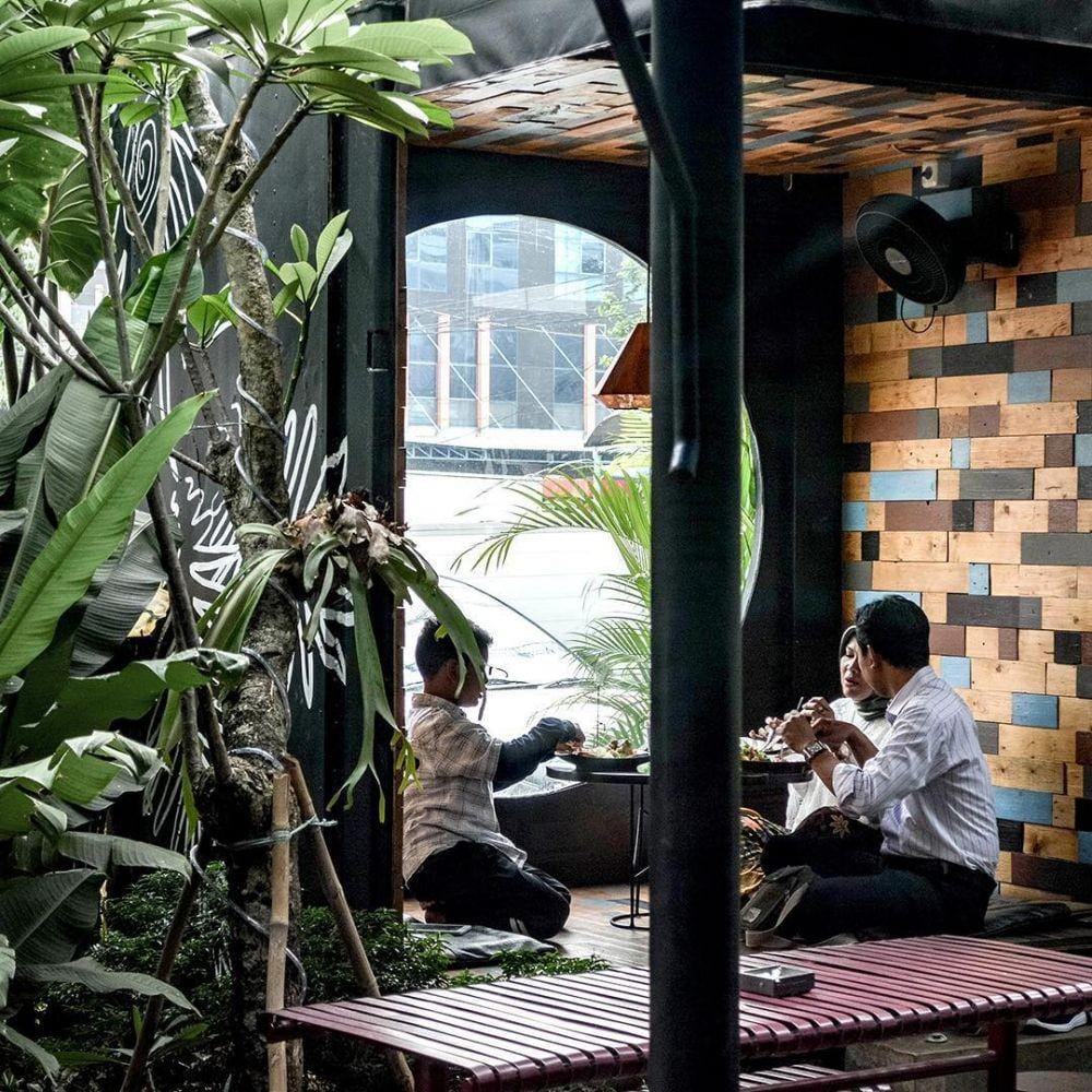 Instagram.com/ tuttonerocafe