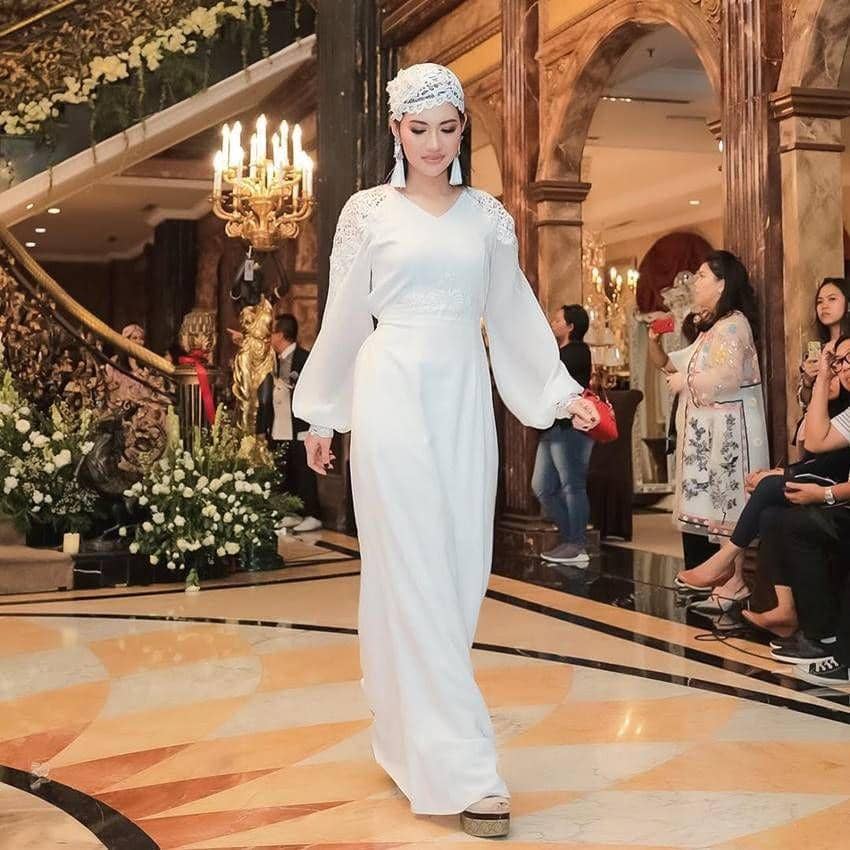 instagram.com/dellaperez/