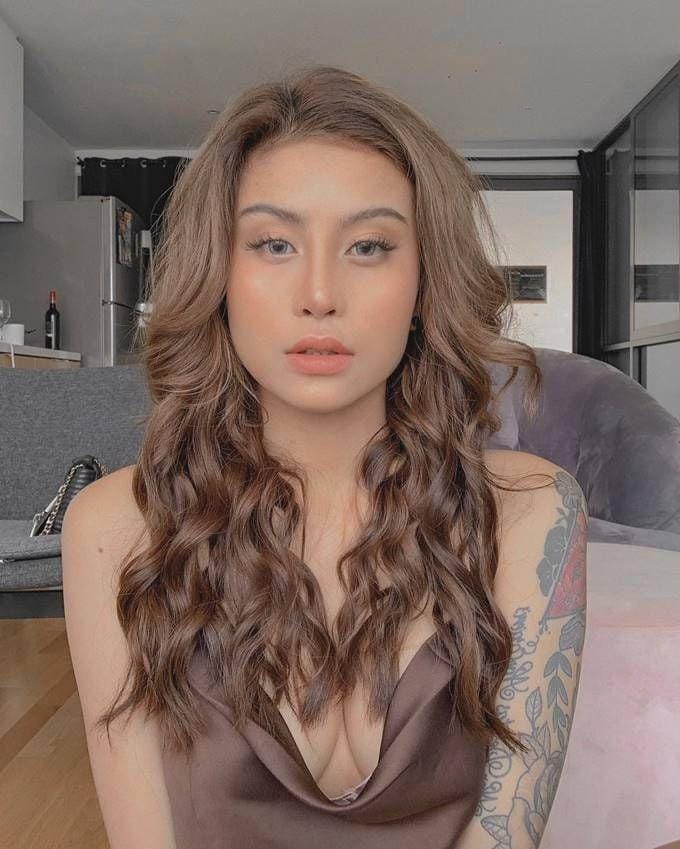 instagram.com/awkarin/