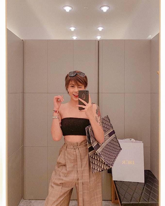 instagram.com/awkarin/