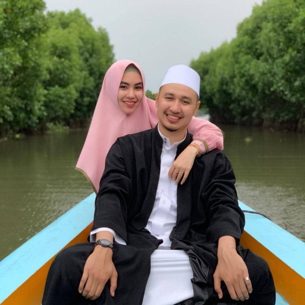 instagram.com/kartikaputriworld