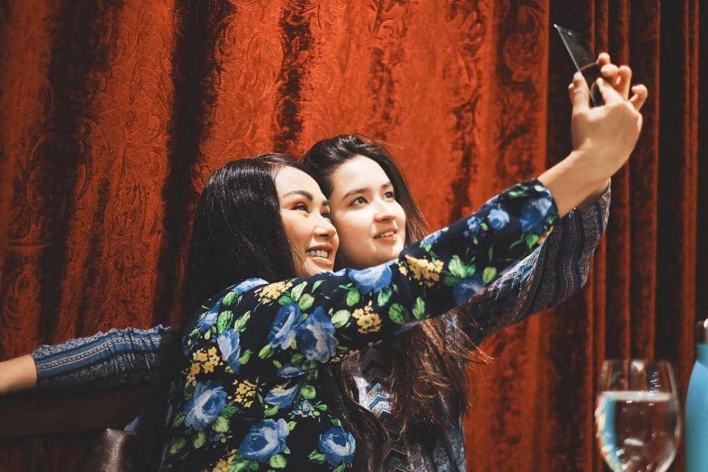 instagram.com/stephaniepoetri