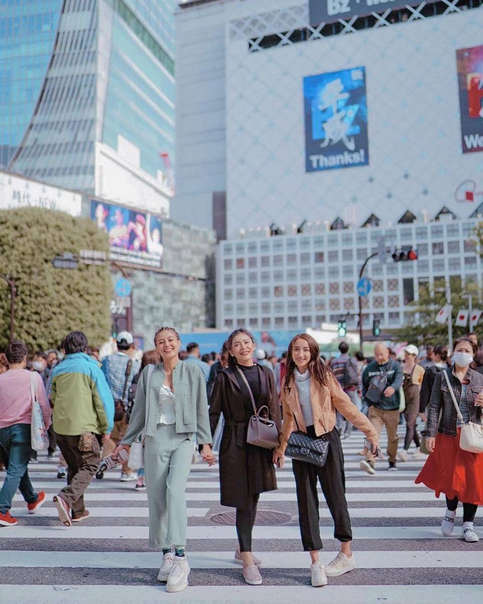 instagram.com/awkarin