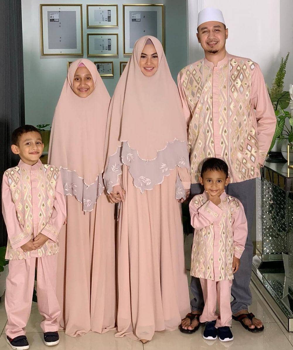 instagram.com/kartikaputriworld