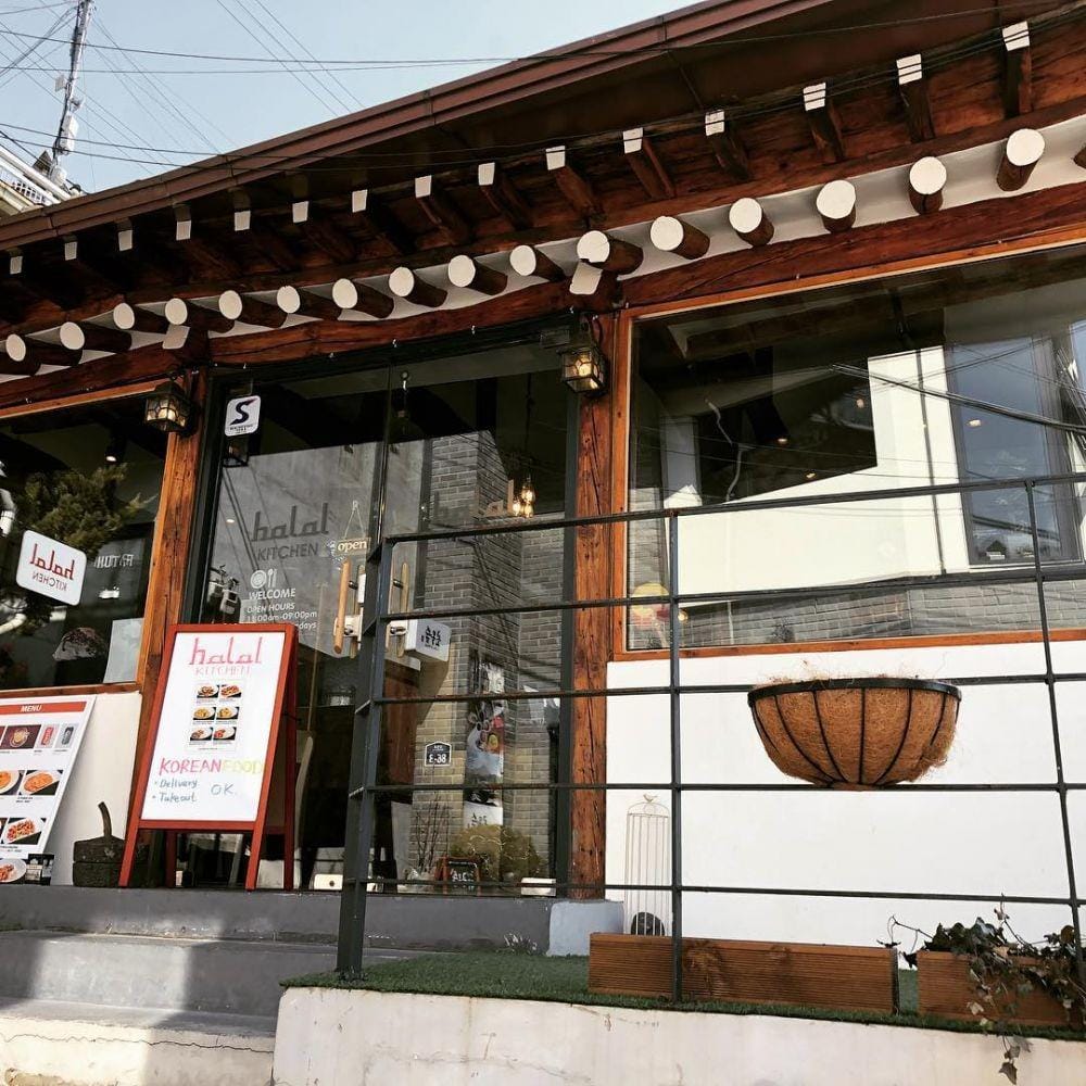 instagram.com/anysatriya