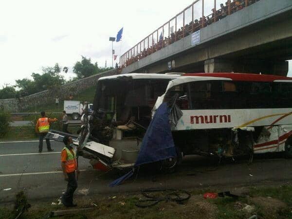 Kecelakaan bus Murni