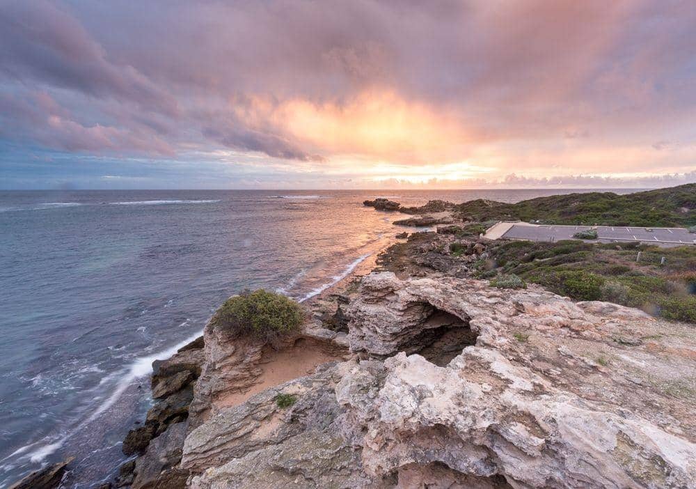 shutterstock.com/opailin