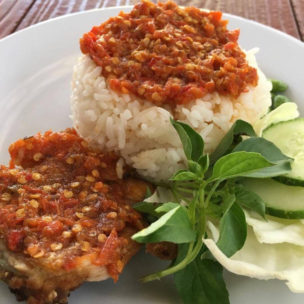 instagram.com/ayamcadas.soc