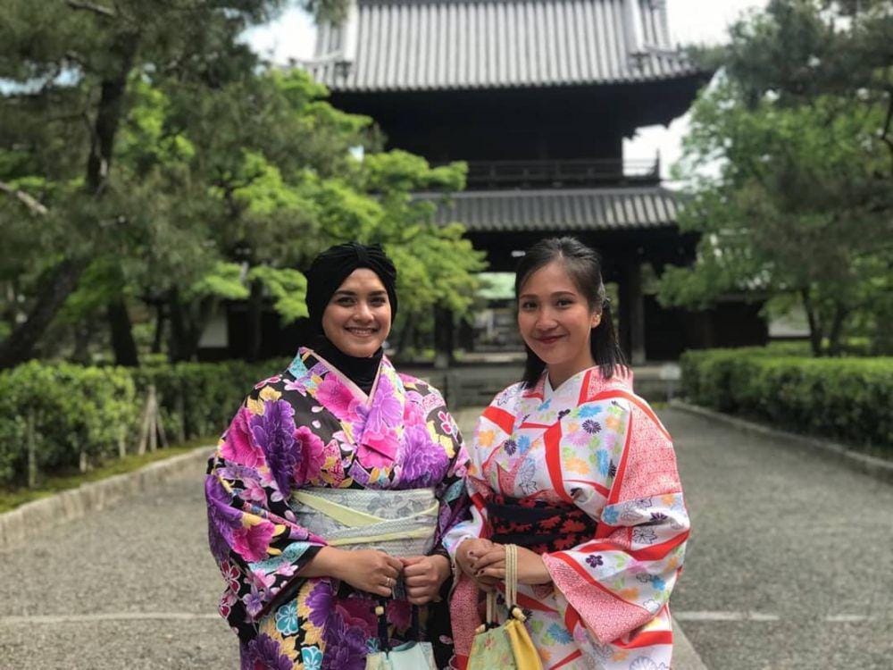 instagram.com/eva.yunizar