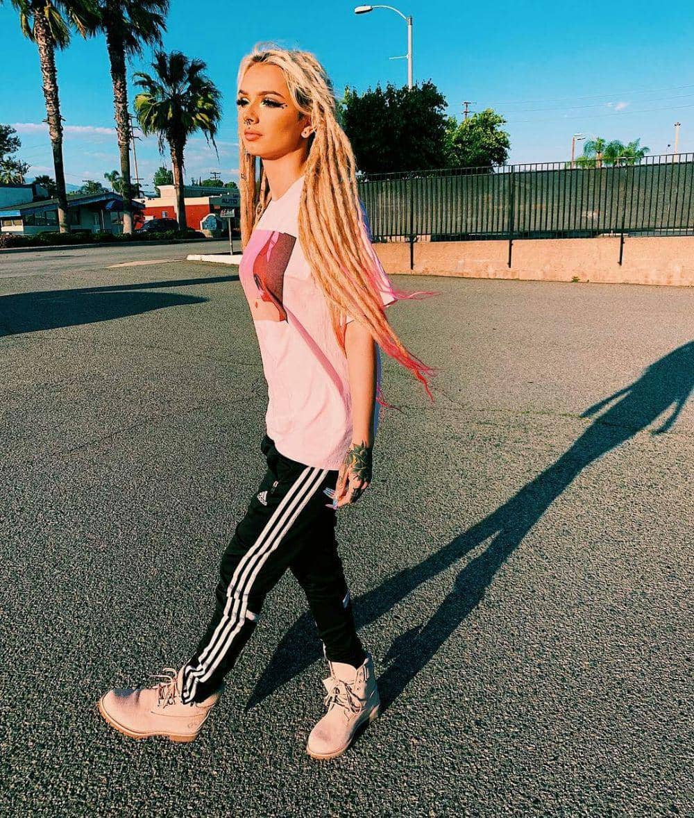 instagram.com/zhaviaward