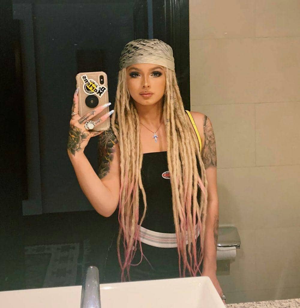 instagram.com/zhaviaward