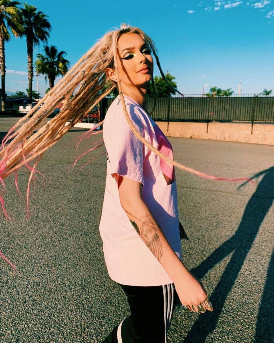 instagram.com/zhaviaward