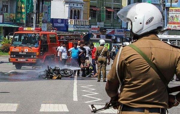 twitter.com/largereads