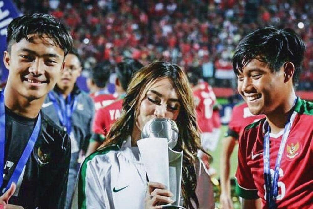 instagram.com/intansaumadina