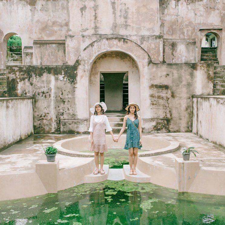 instagram.com/valerieandveronika