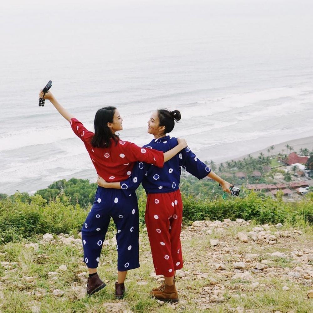 instagram.com/valerieandveronika