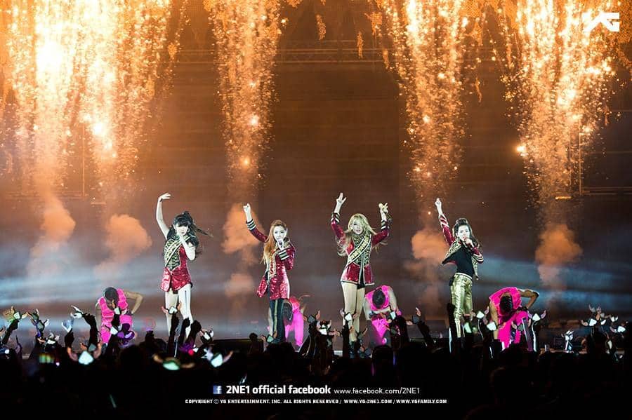 facebook.com/2NE1/