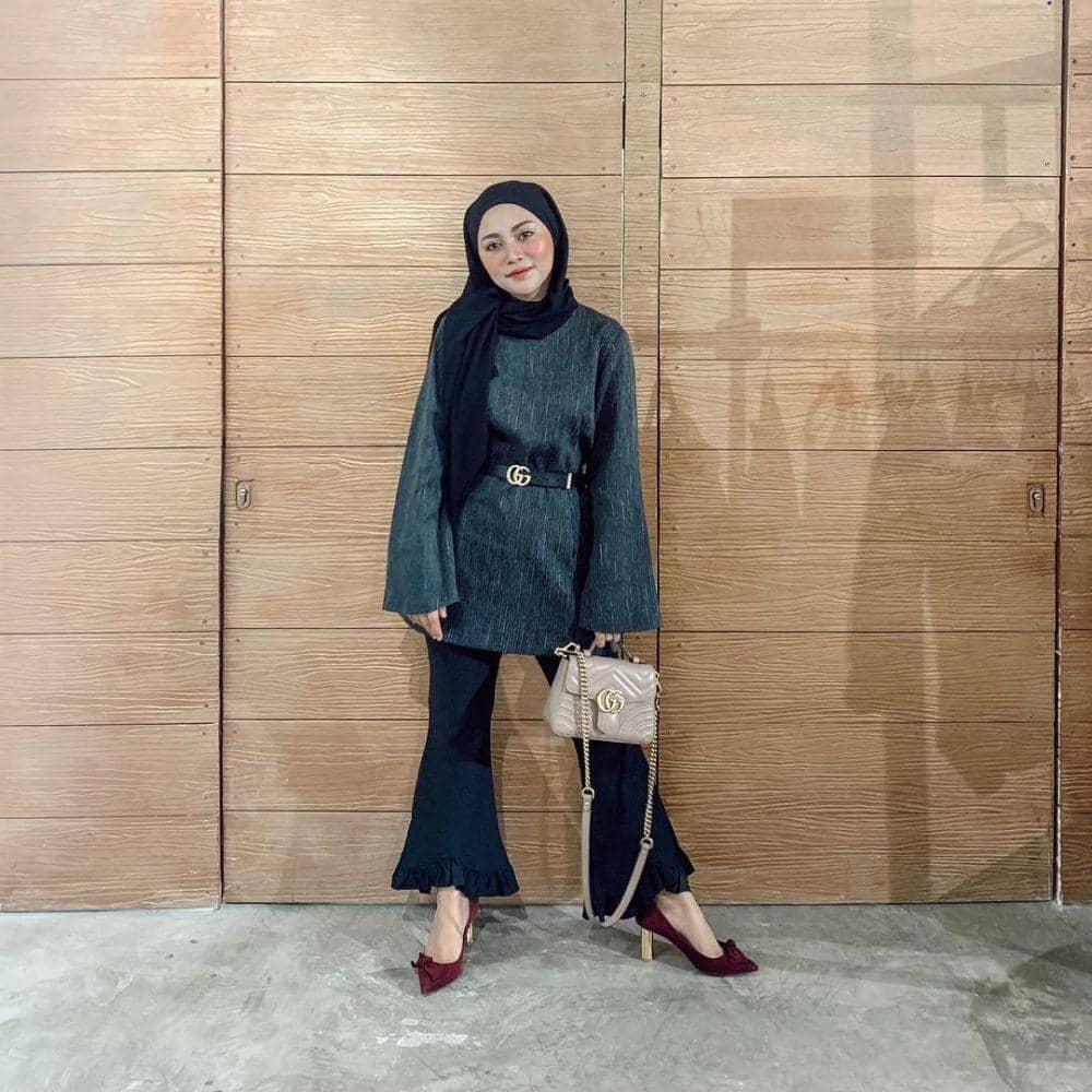 Instagram.com/@rachelvennya