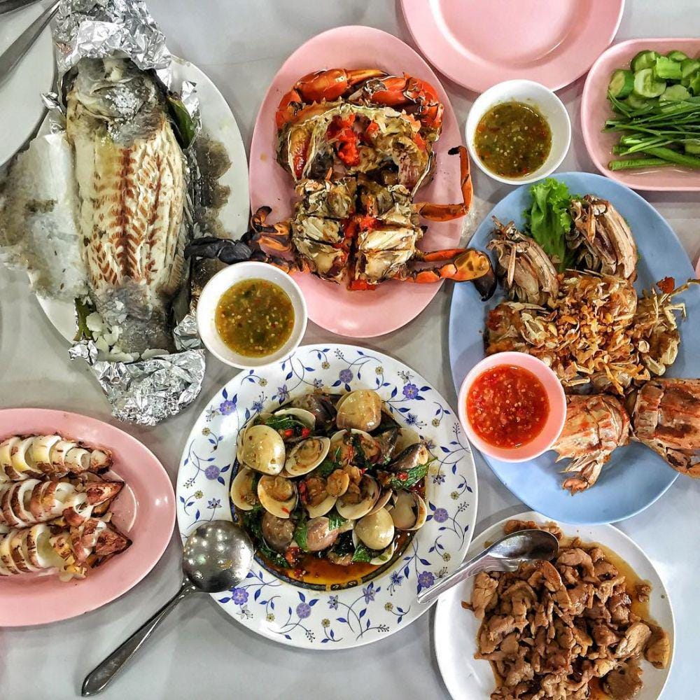 instagram.com/theskinnybib