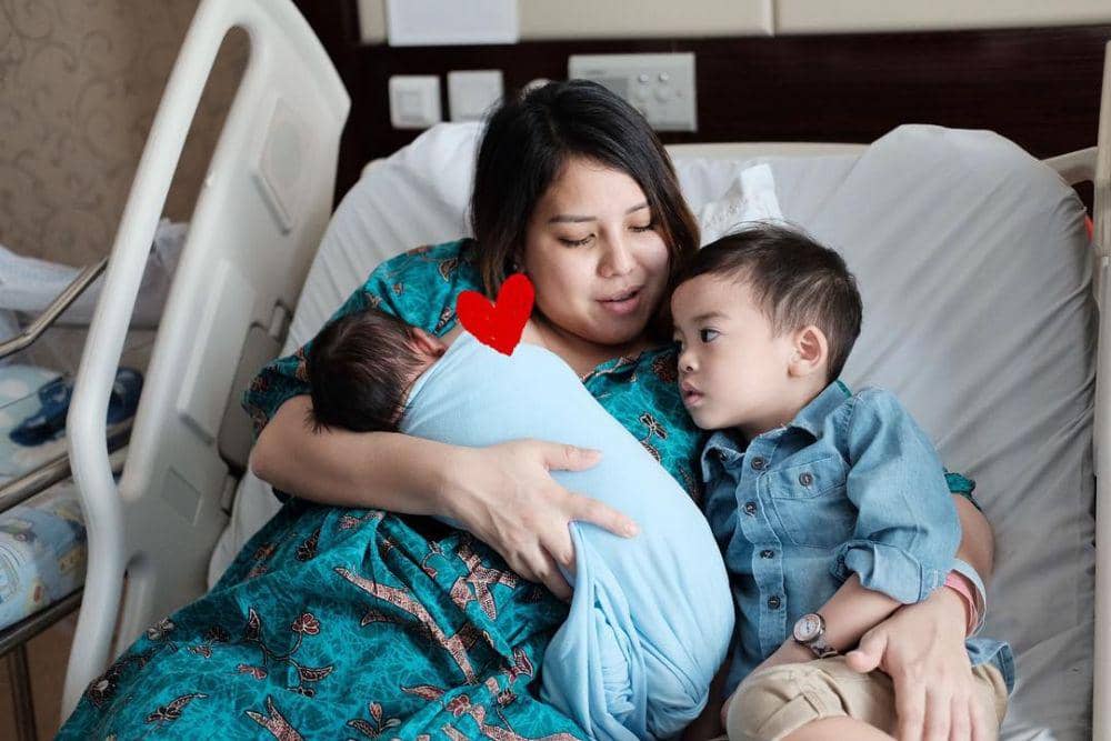 instagram.com/tya_ariestya