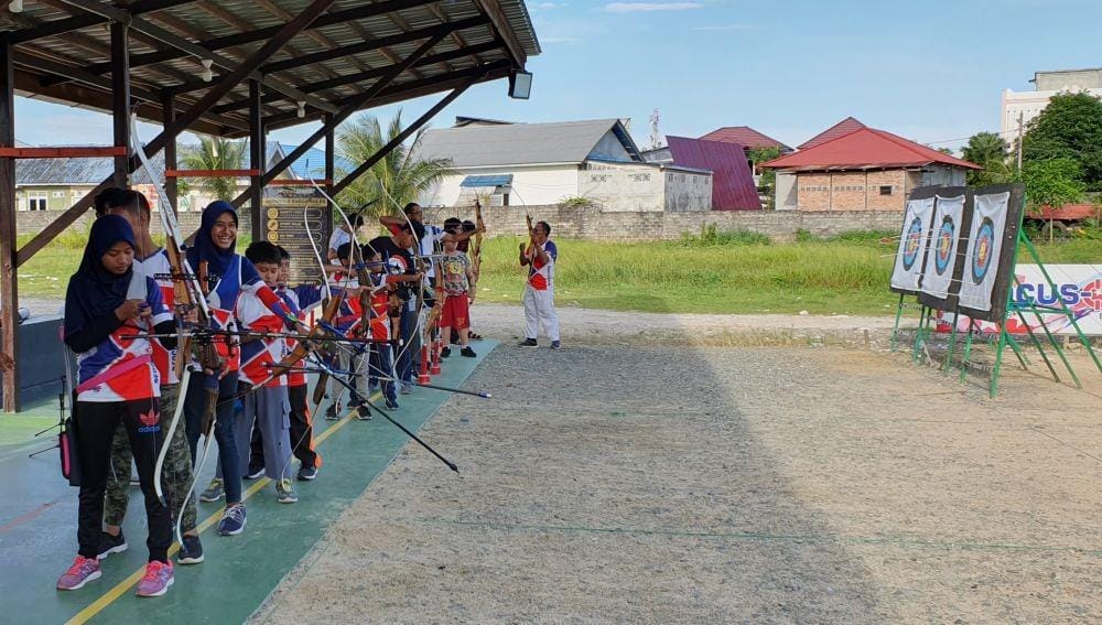 Latihan panahan di Fox Archery Balikpapan