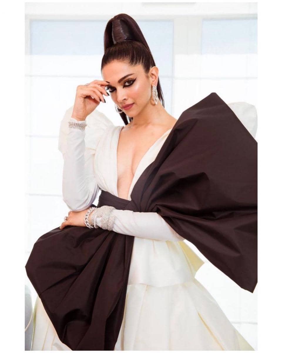 instagram.com/deepikapadukone