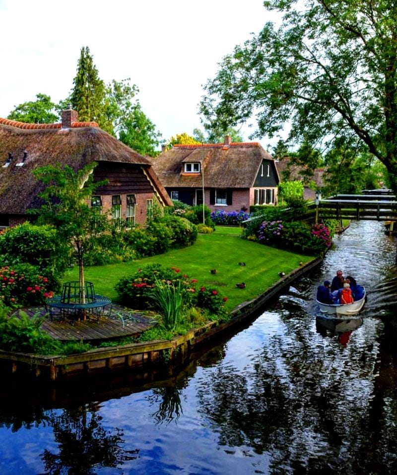 instagram.com/each.country